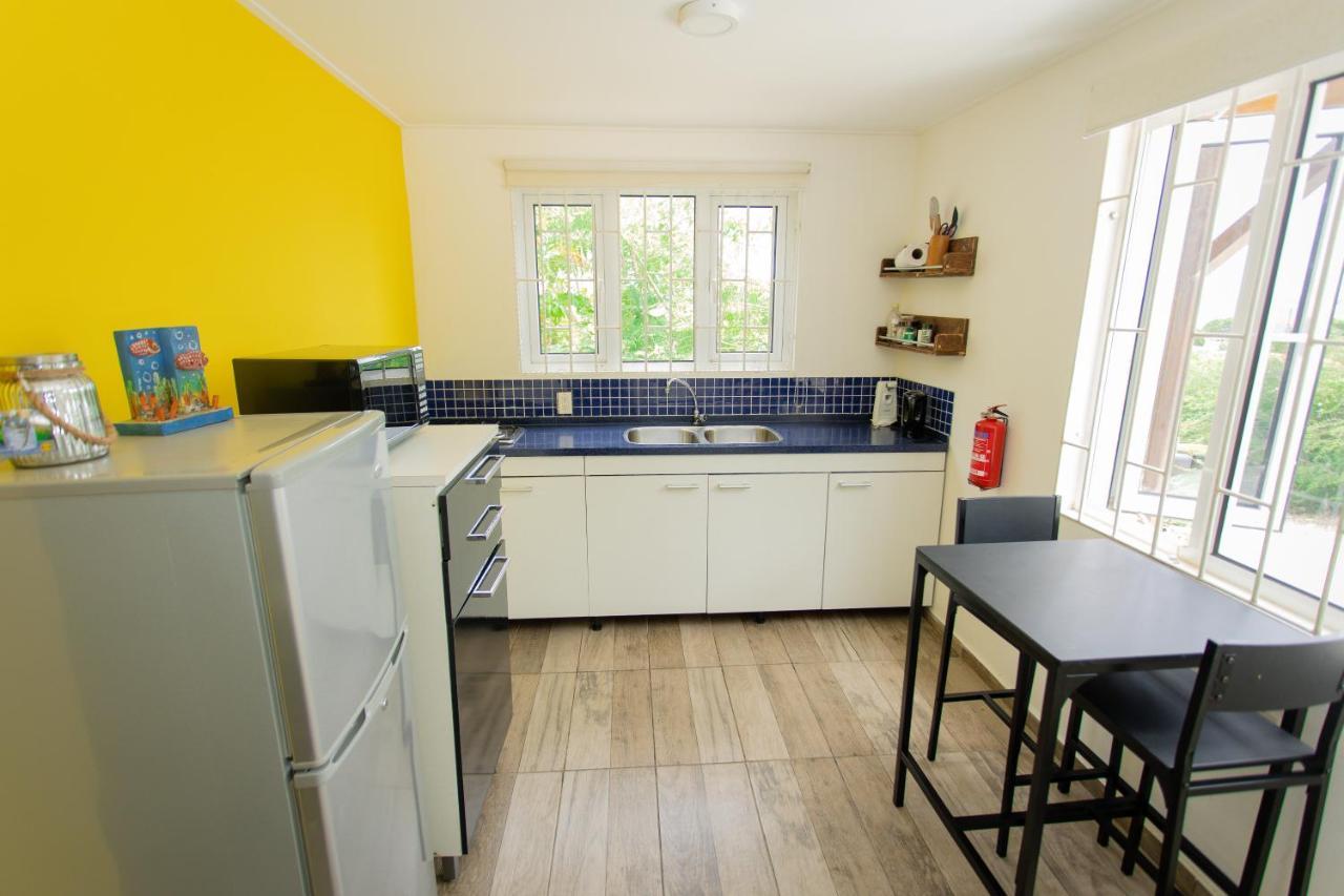 Westpunt Beach Apartments Willemstad Bagian luar foto